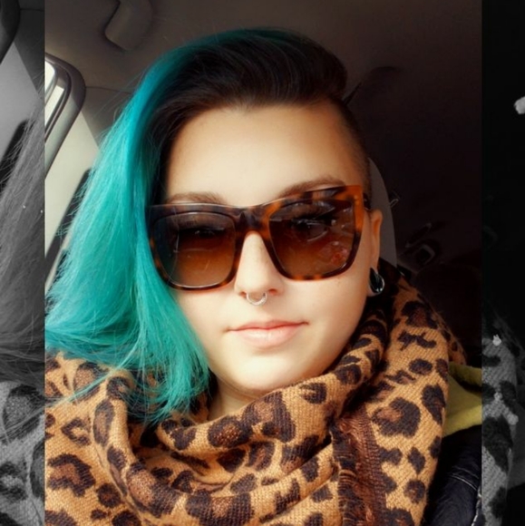 Meet your Posher, Michelle - Picture 1 of 1